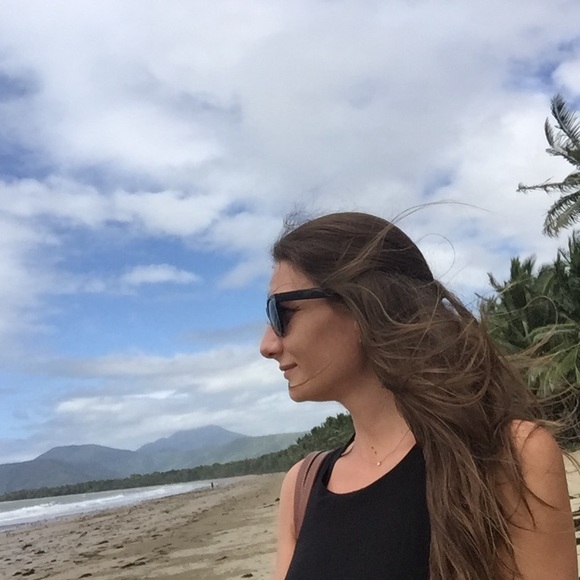 Meet your โญ๏ธPosh Ambassador, Cristina ๐ - Picture 7 of 9